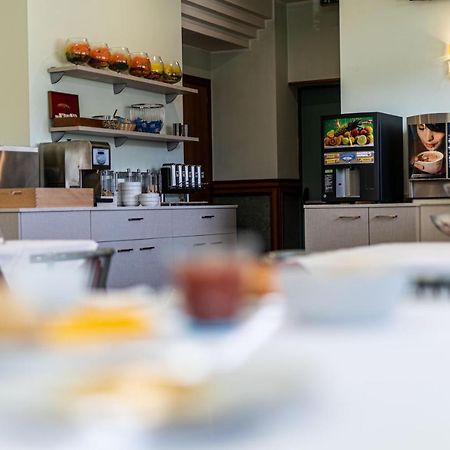 ויצ'נצה Hotel Mary מראה חיצוני תמונה