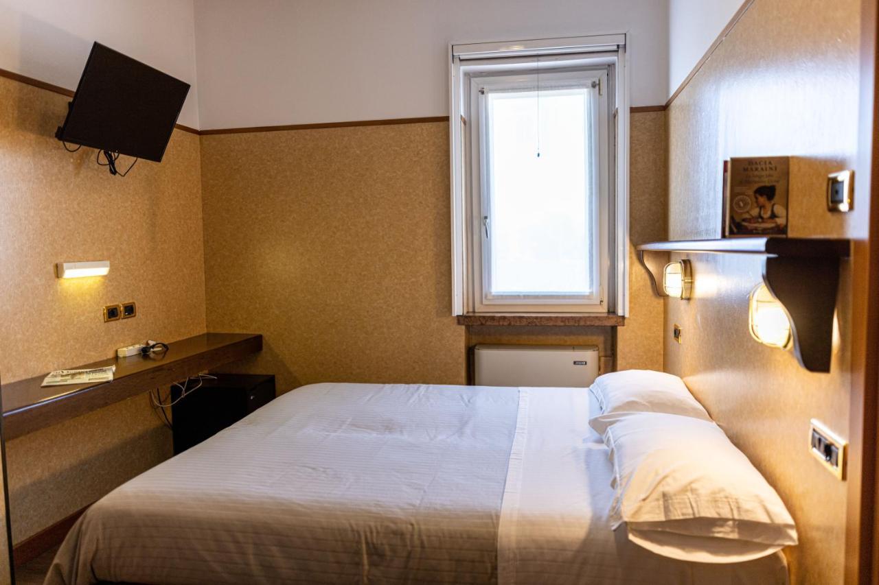 ויצ'נצה Hotel Mary מראה חיצוני תמונה