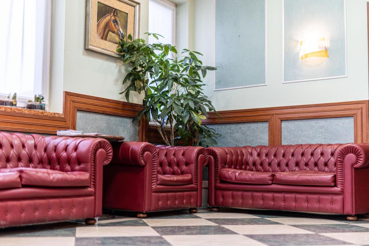 ויצ'נצה Hotel Mary מראה חיצוני תמונה