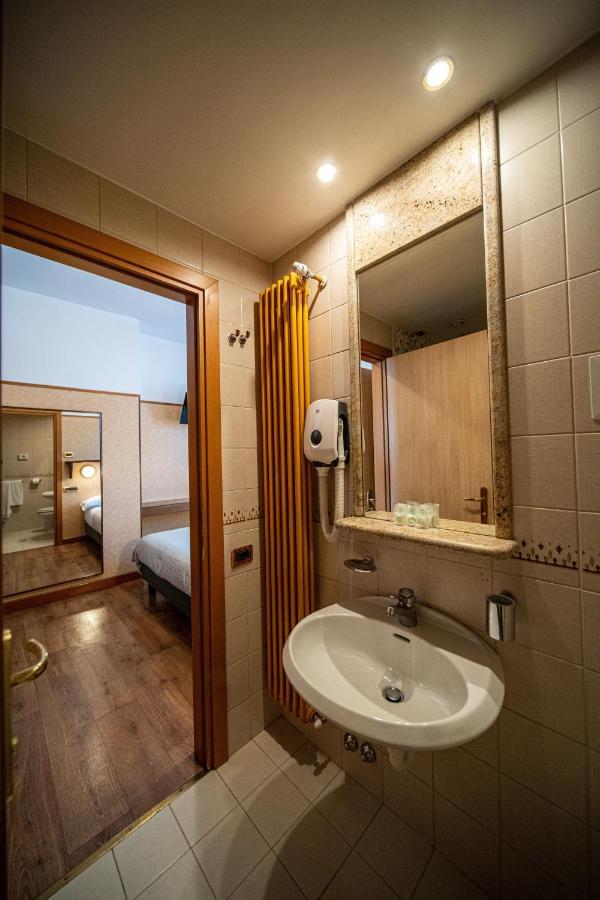 ויצ'נצה Hotel Mary מראה חיצוני תמונה