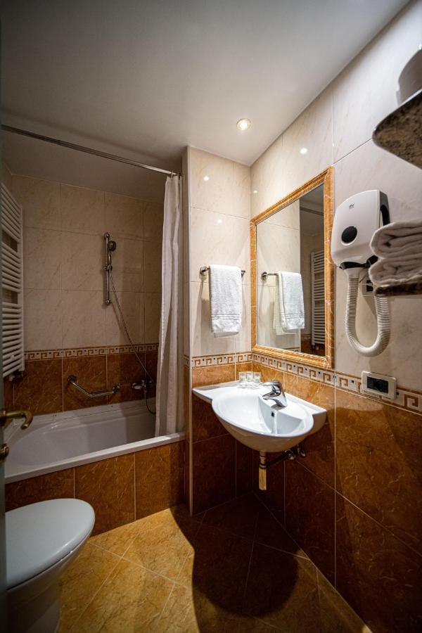 ויצ'נצה Hotel Mary מראה חיצוני תמונה