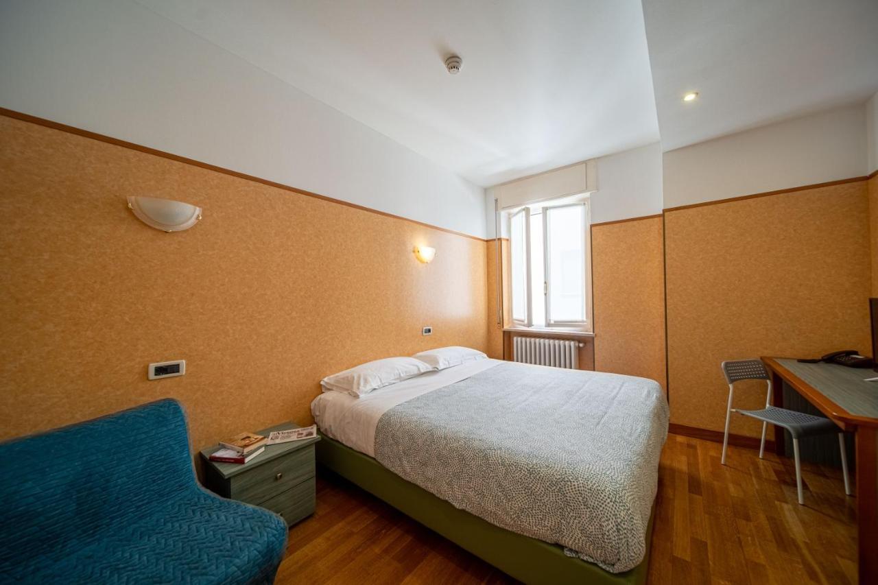 ויצ'נצה Hotel Mary מראה חיצוני תמונה