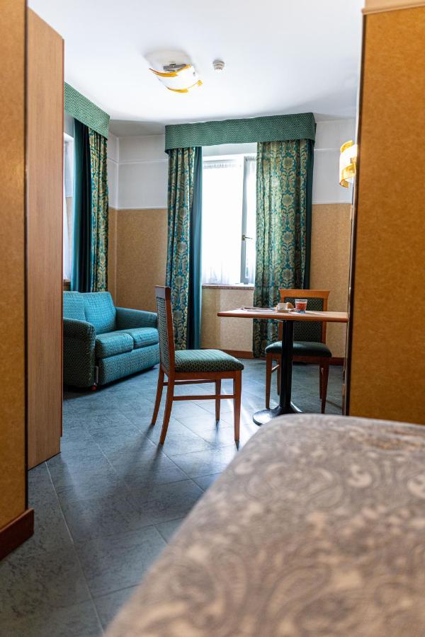 ויצ'נצה Hotel Mary מראה חיצוני תמונה