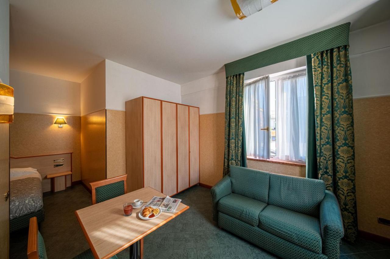 ויצ'נצה Hotel Mary מראה חיצוני תמונה