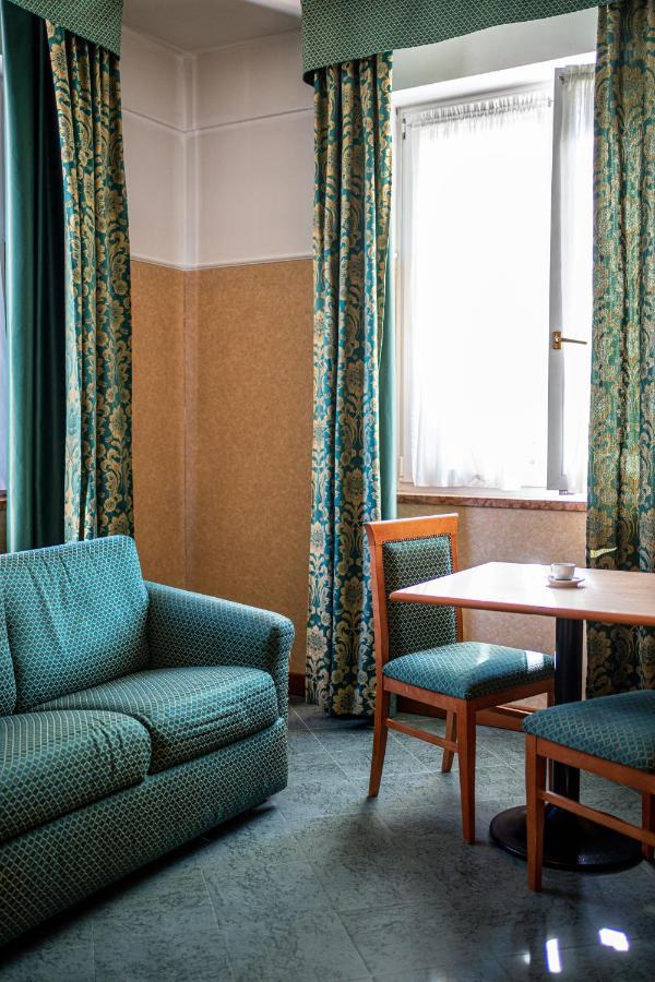 ויצ'נצה Hotel Mary מראה חיצוני תמונה