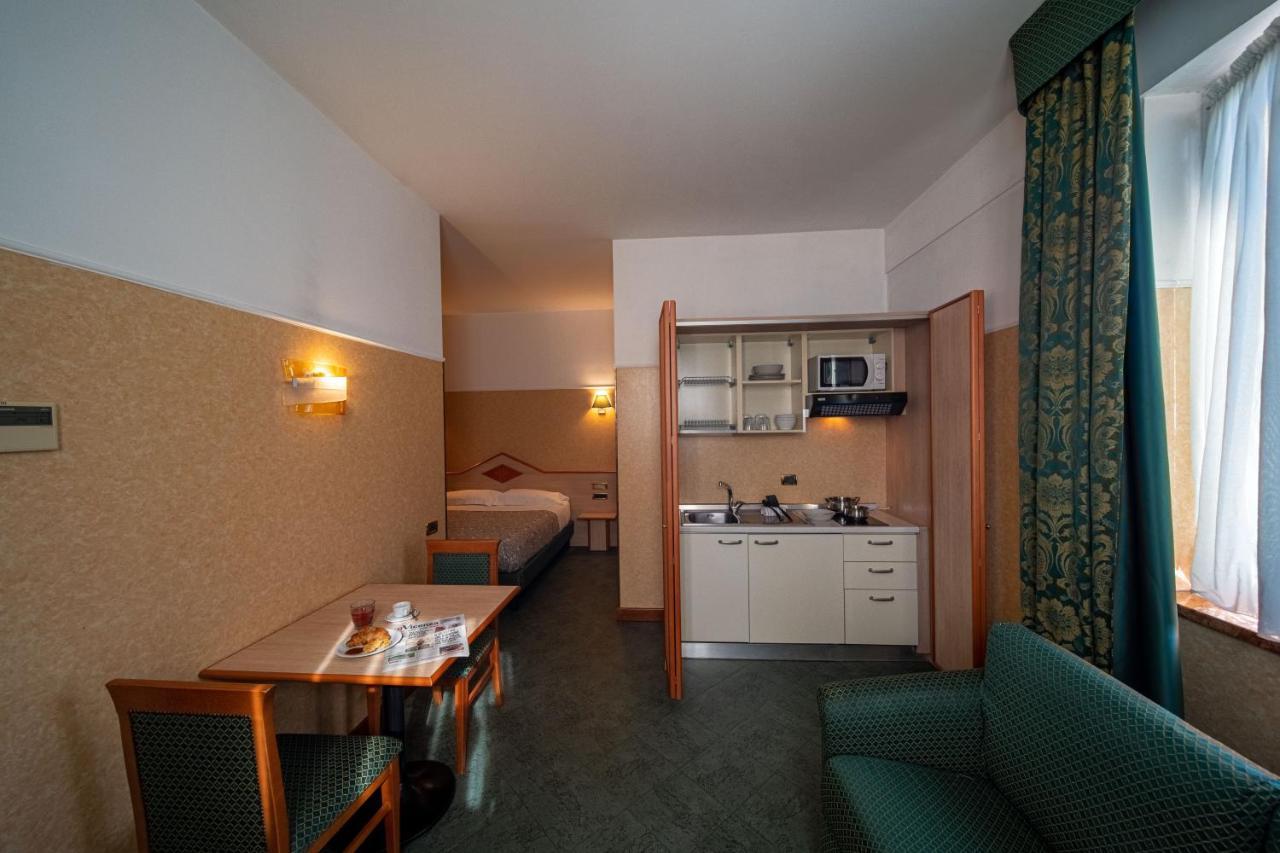 ויצ'נצה Hotel Mary מראה חיצוני תמונה