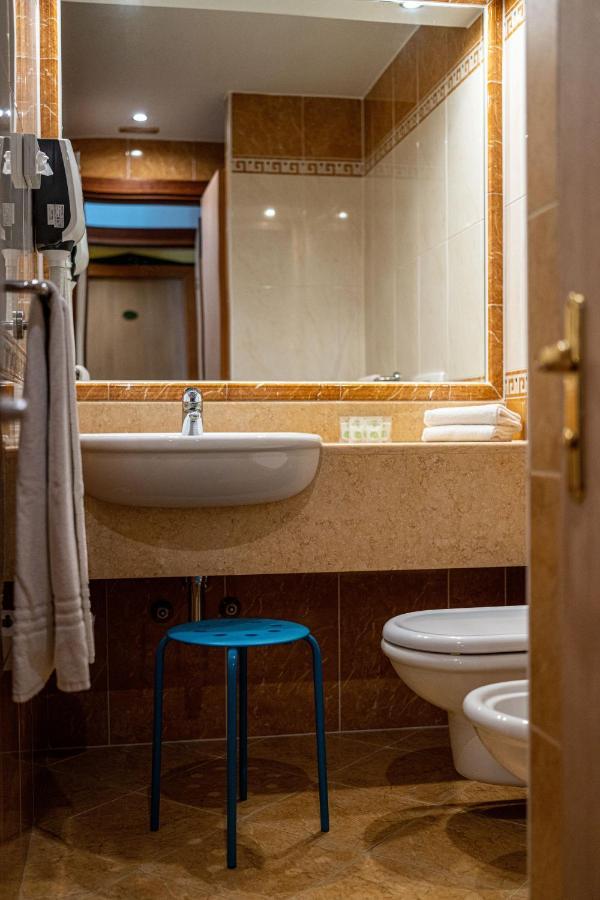 ויצ'נצה Hotel Mary מראה חיצוני תמונה
