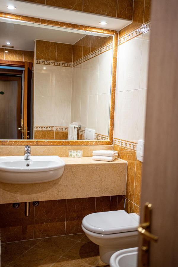 ויצ'נצה Hotel Mary מראה חיצוני תמונה