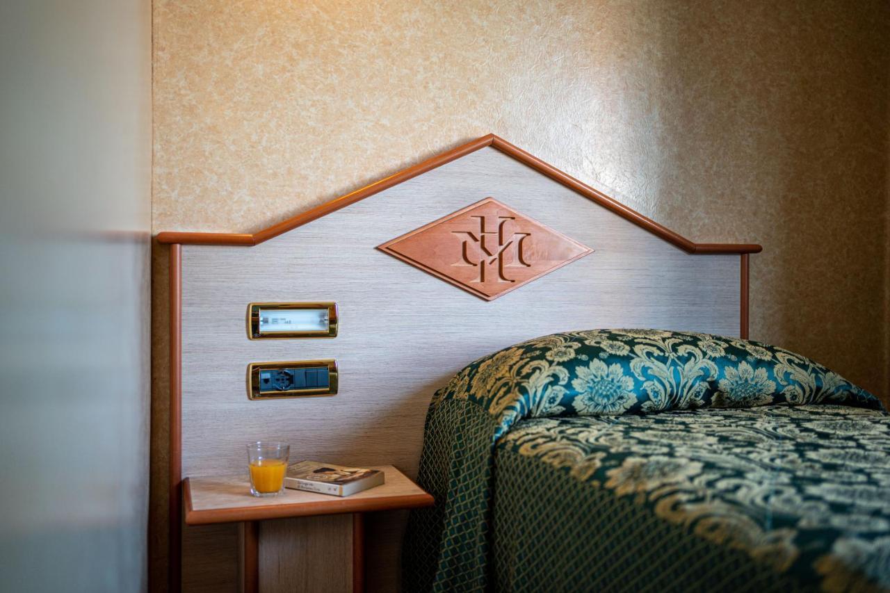 ויצ'נצה Hotel Mary מראה חיצוני תמונה