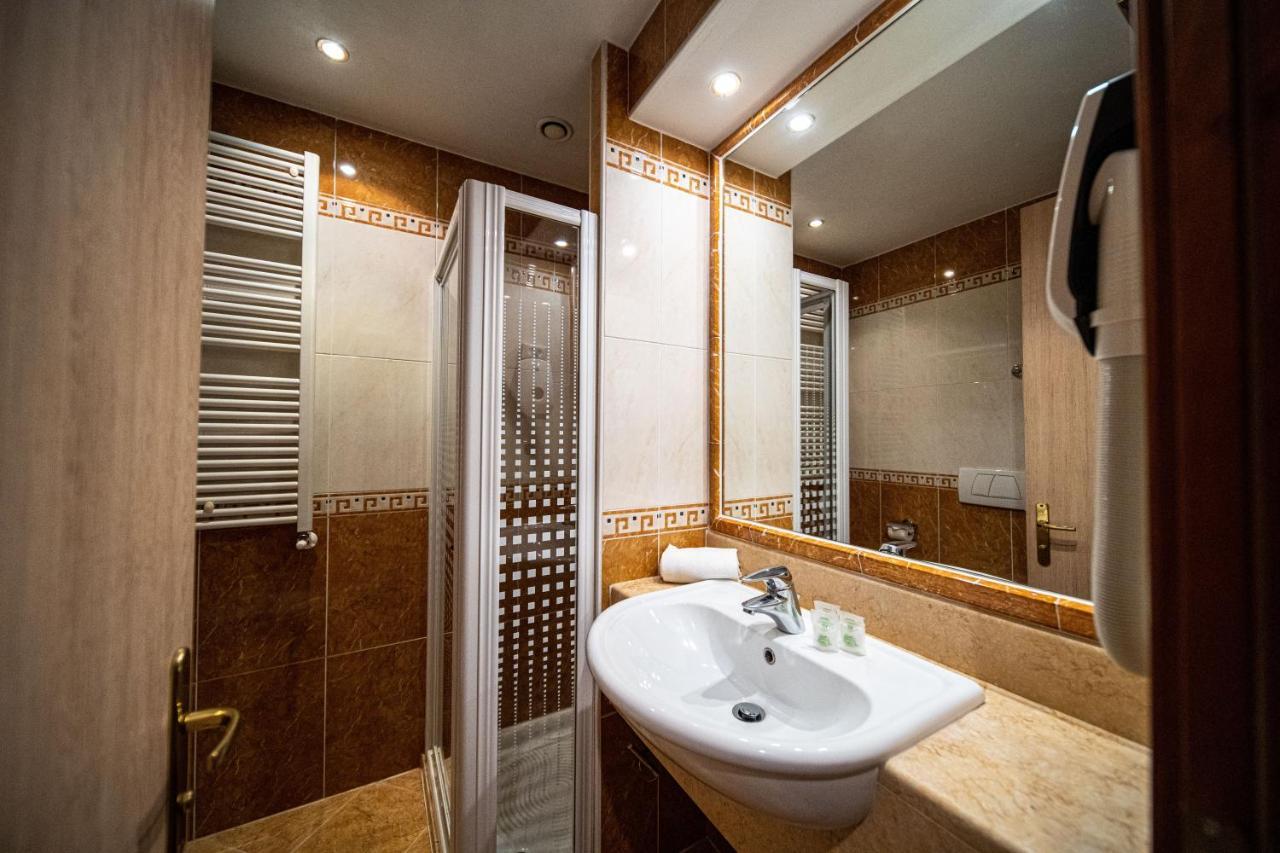 ויצ'נצה Hotel Mary מראה חיצוני תמונה