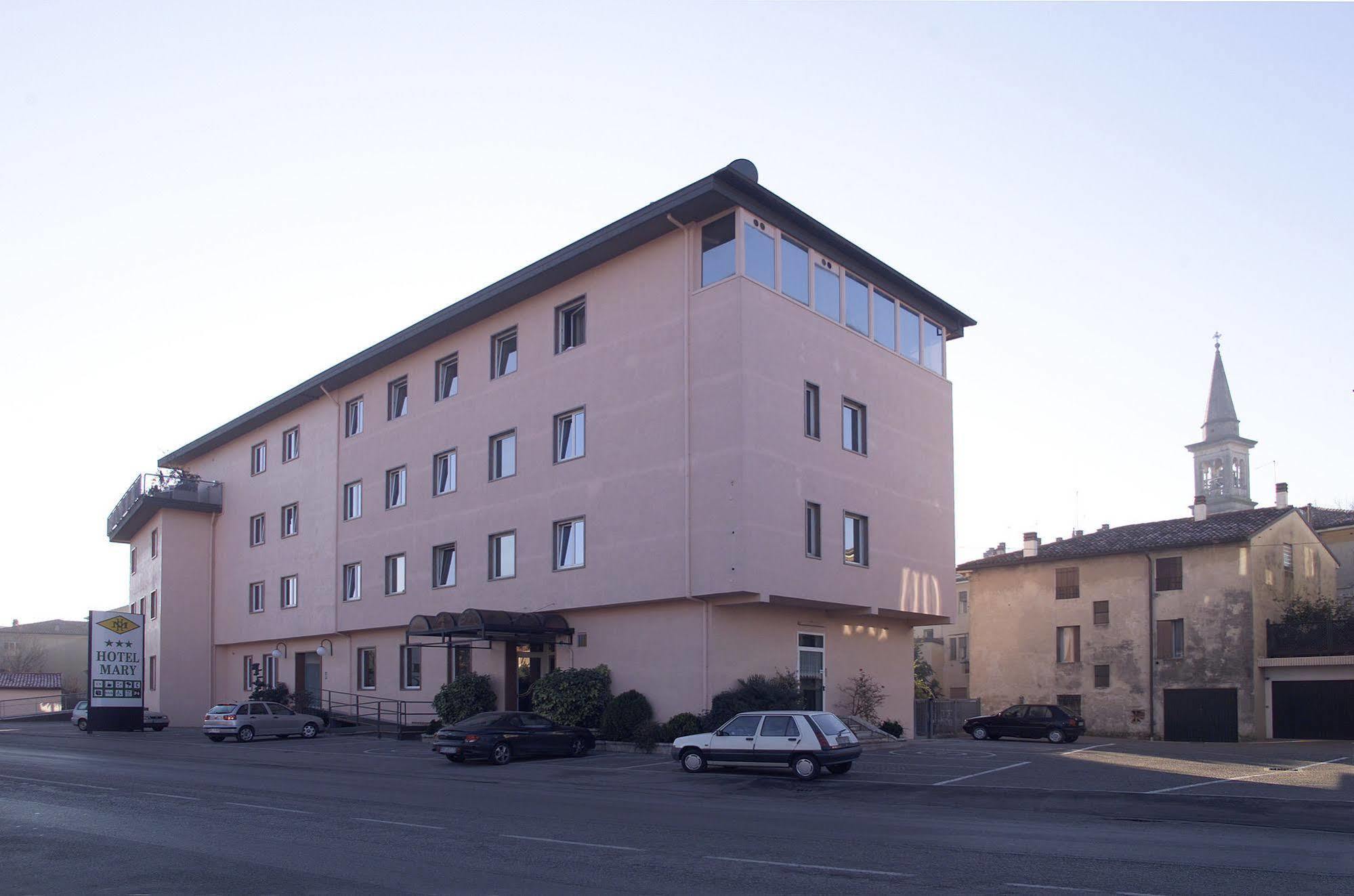 ויצ'נצה Hotel Mary מראה חיצוני תמונה