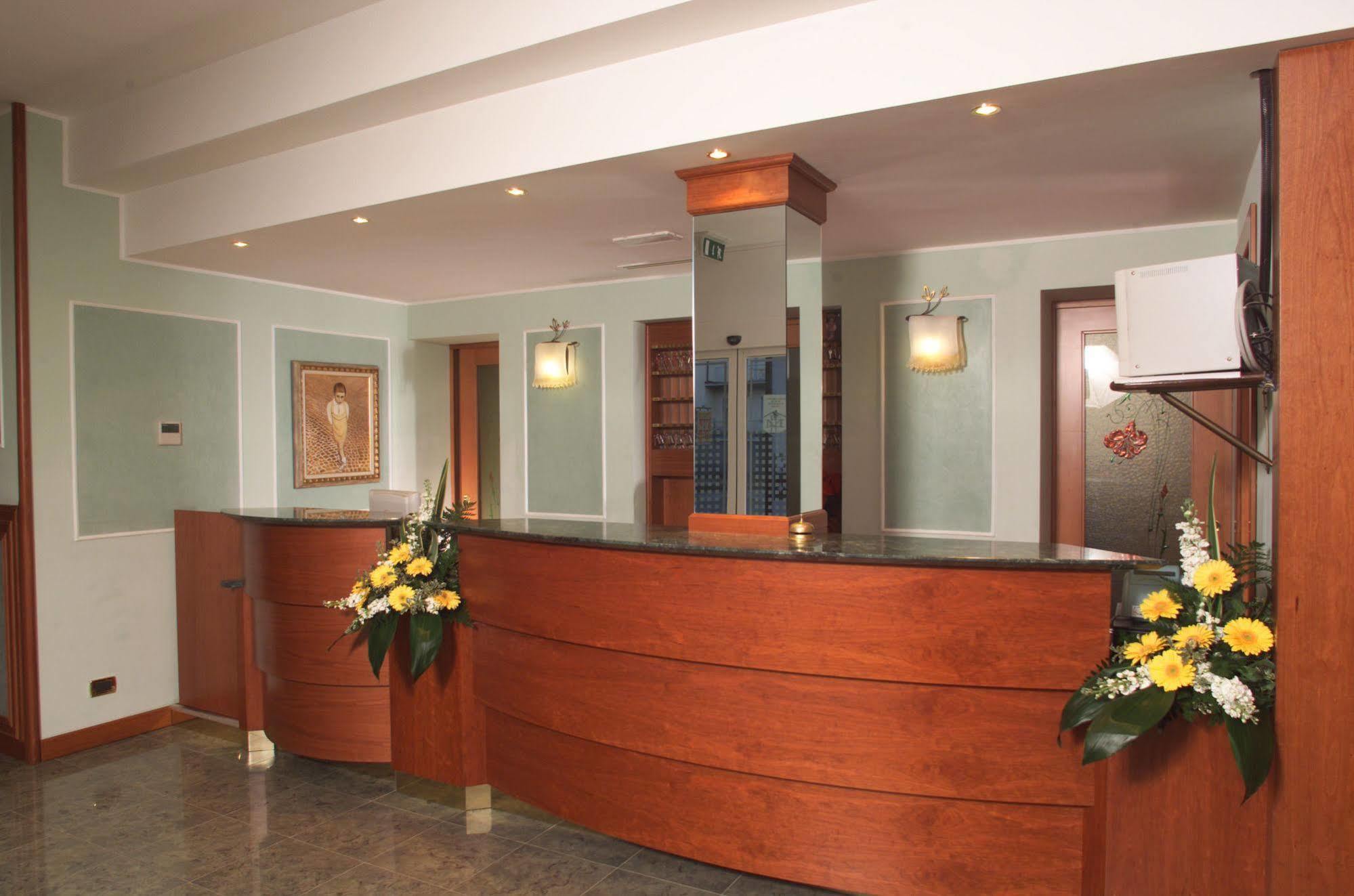 ויצ'נצה Hotel Mary מראה חיצוני תמונה