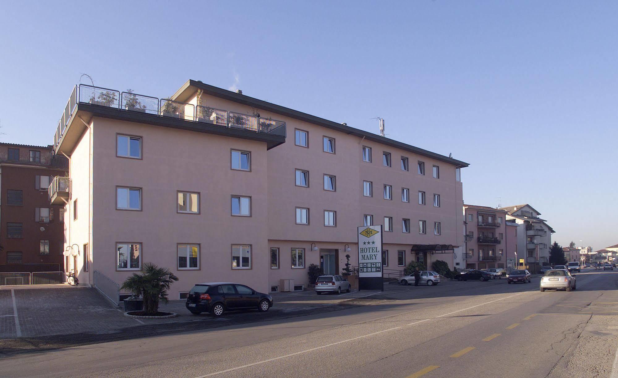 ויצ'נצה Hotel Mary מראה חיצוני תמונה